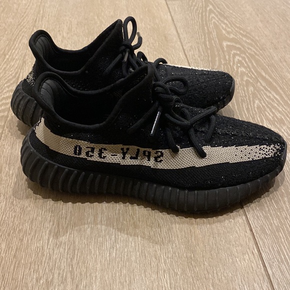 Adidas Yeezy Boost 350 V2 ‘Oreo’ sneakers, size 4.5 - Picture 4 of 10